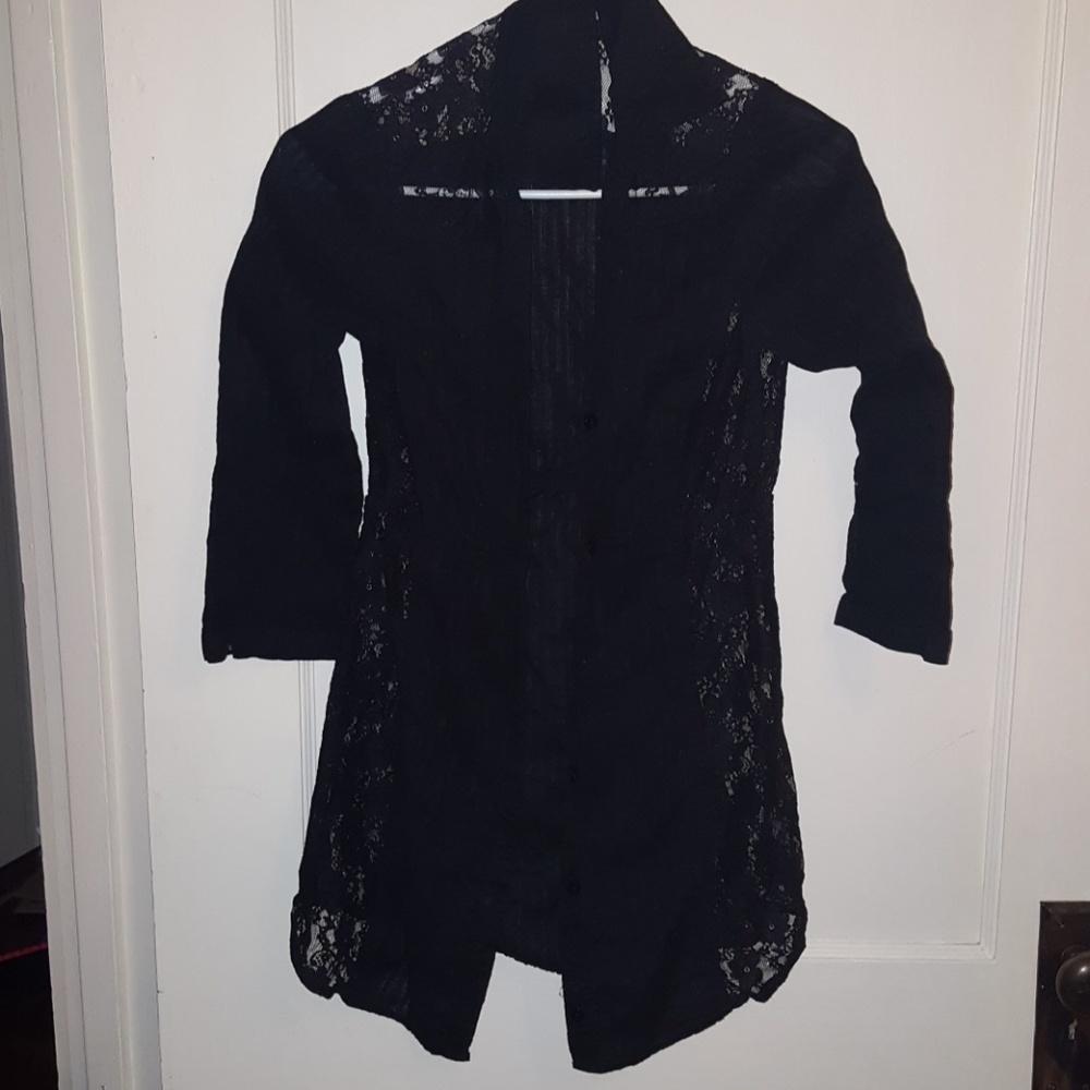 🐢Lace day trip button down